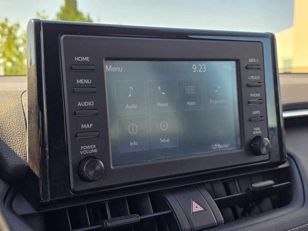 Vehicle image 24 of 31