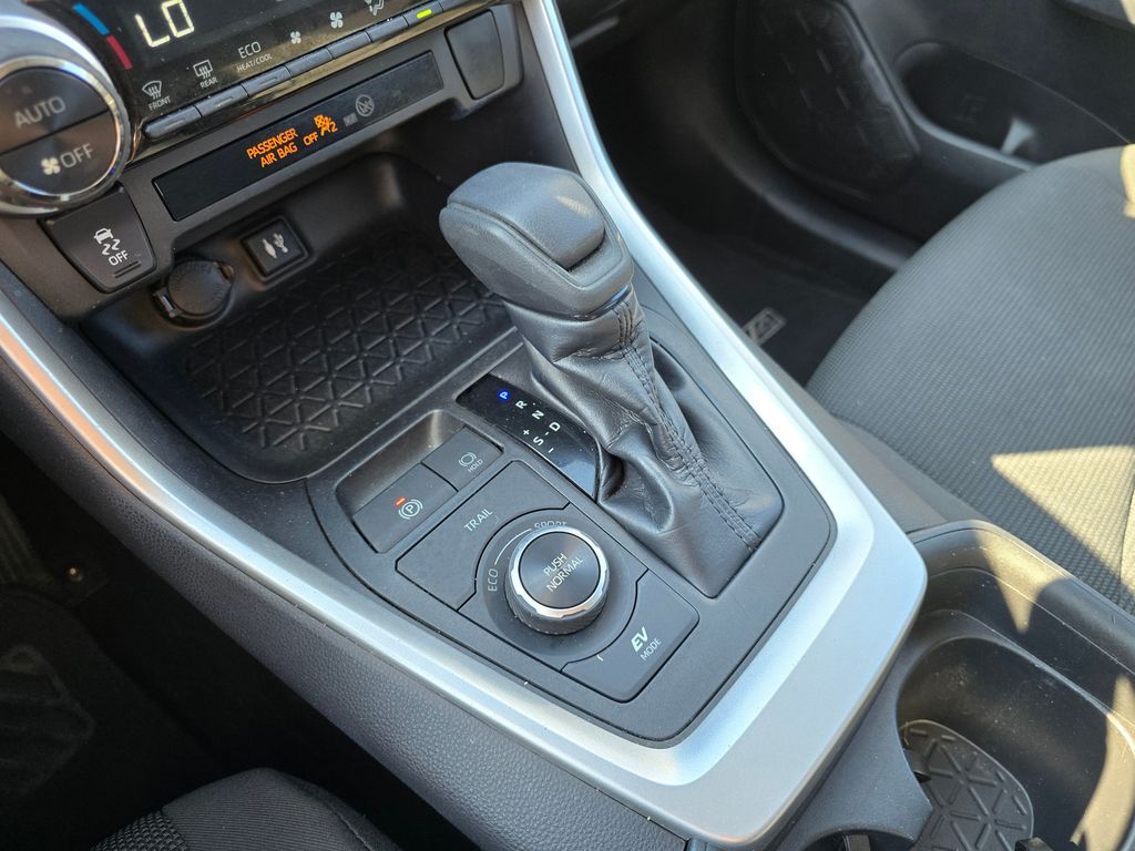 Vehicle image 26 of 31