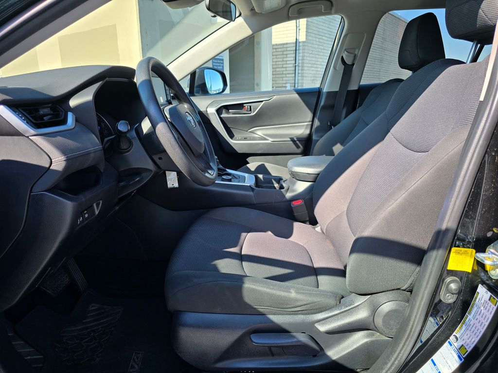 Vehicle image 16 of 31