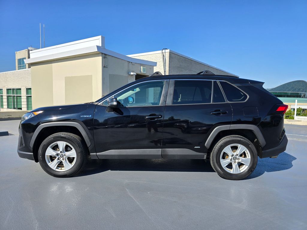 Vehicle image 8 of 31