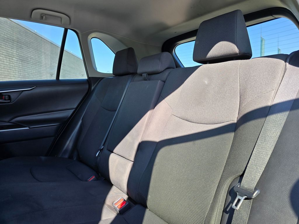 Vehicle image 15 of 31