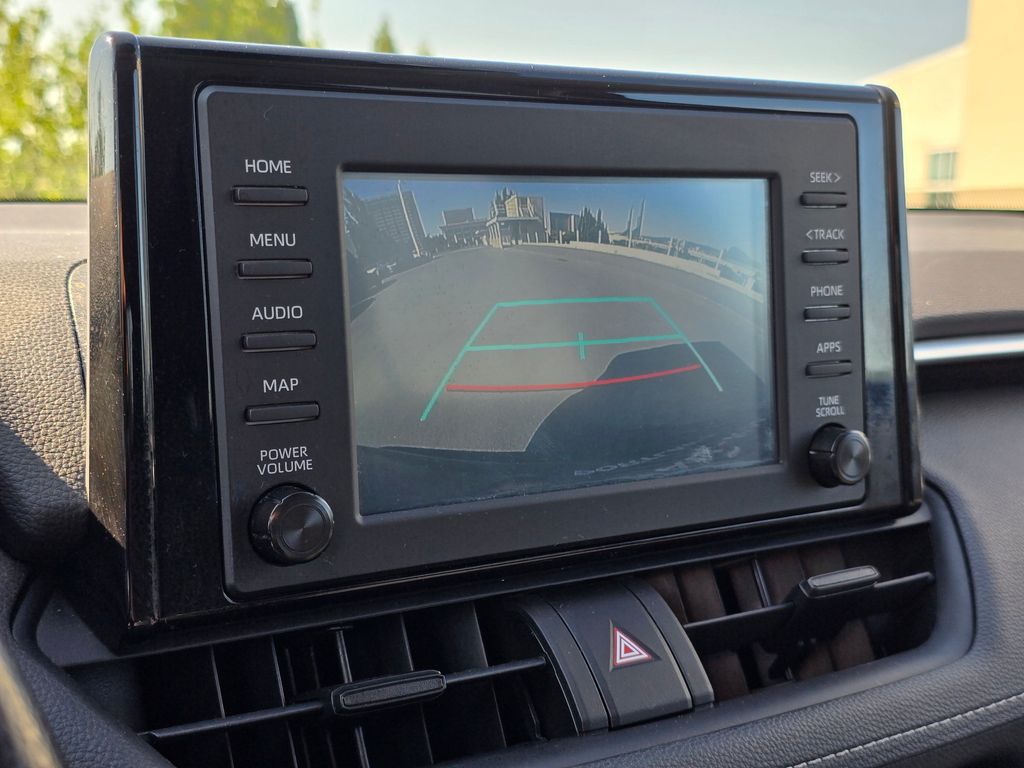 Vehicle image 23 of 31