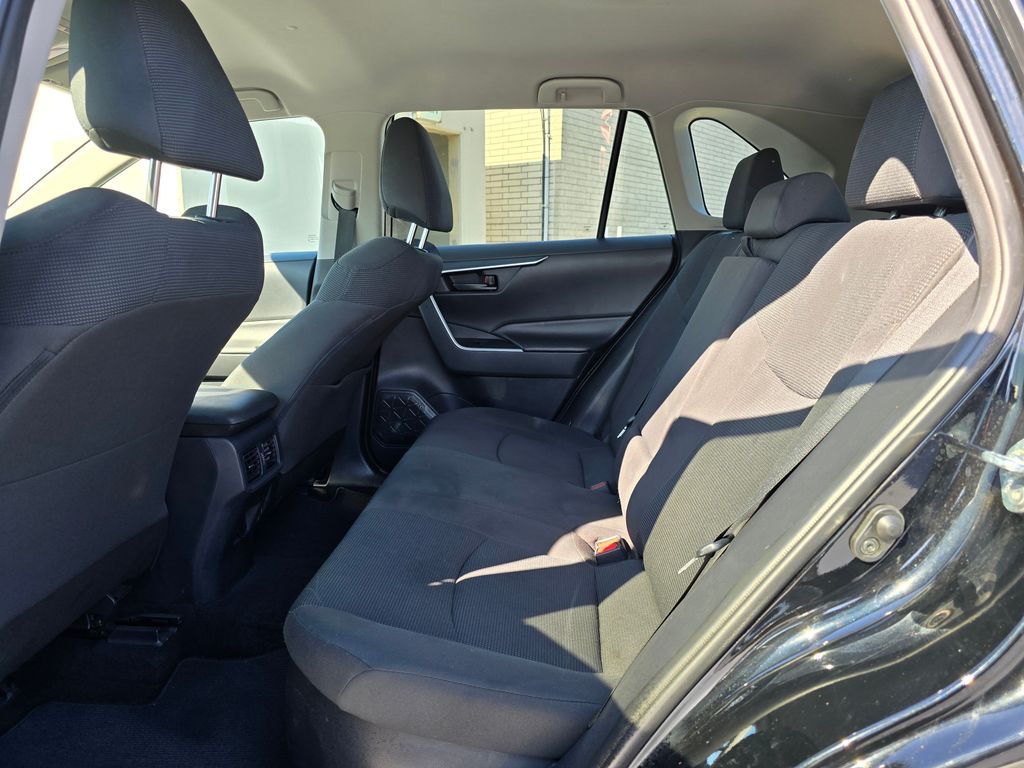 Vehicle image 17 of 31