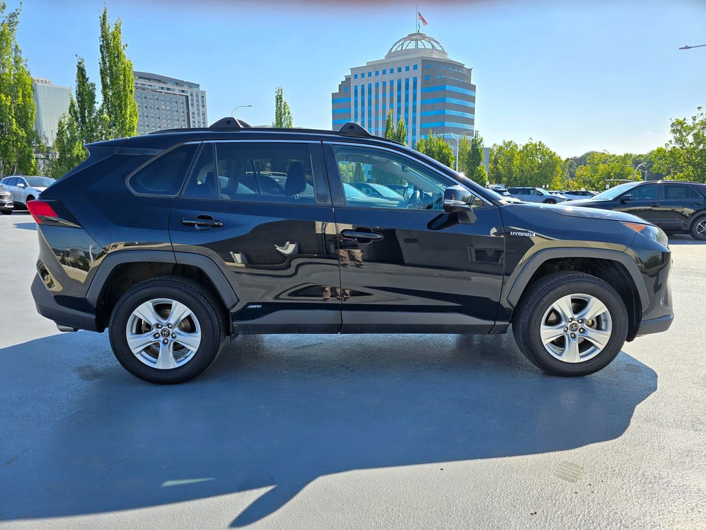 Vehicle image 4 of 31