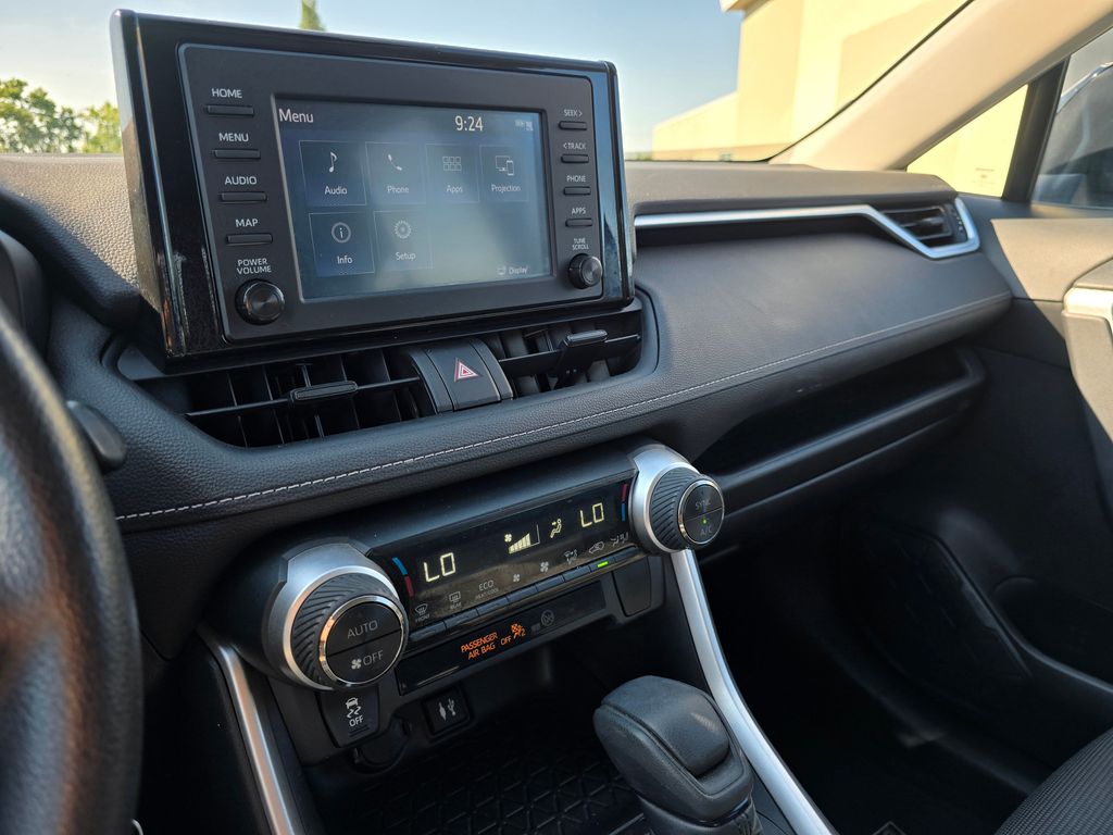Vehicle image 25 of 31