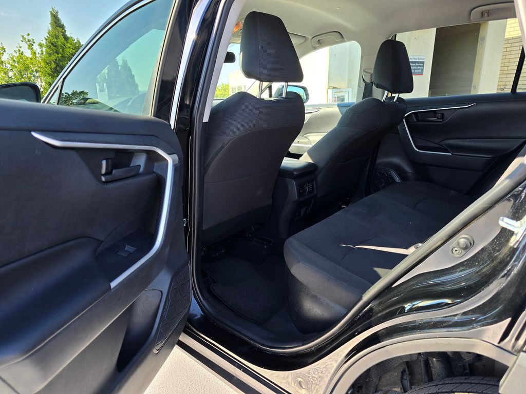 Vehicle image 19 of 31