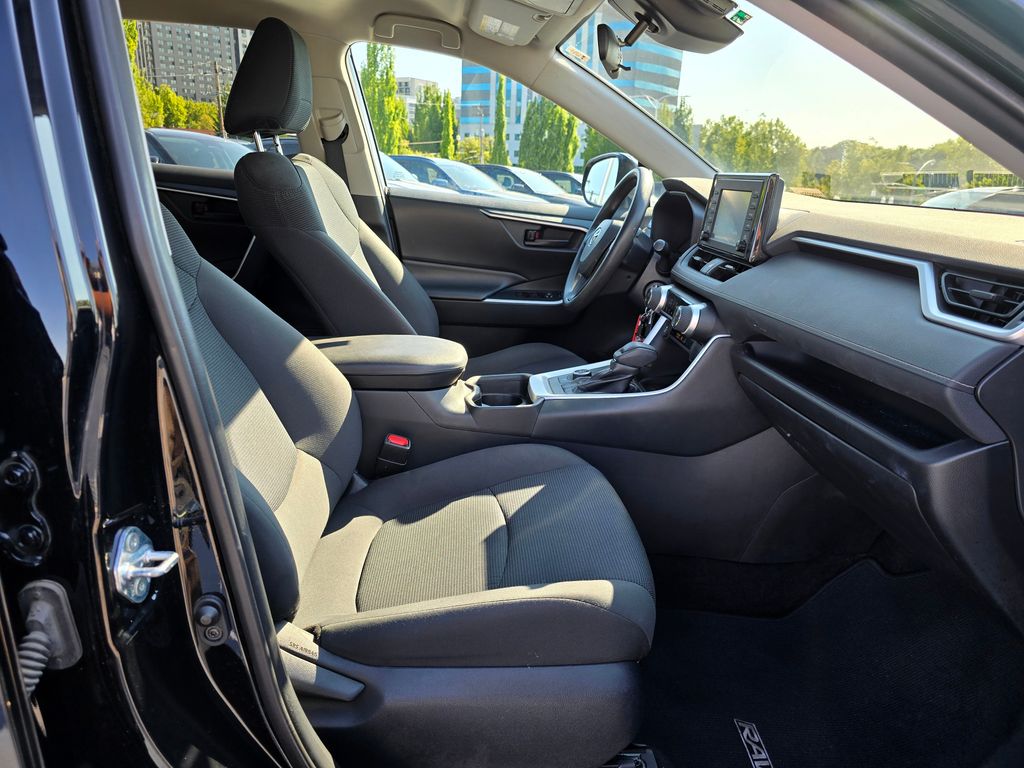 Vehicle image 14 of 31