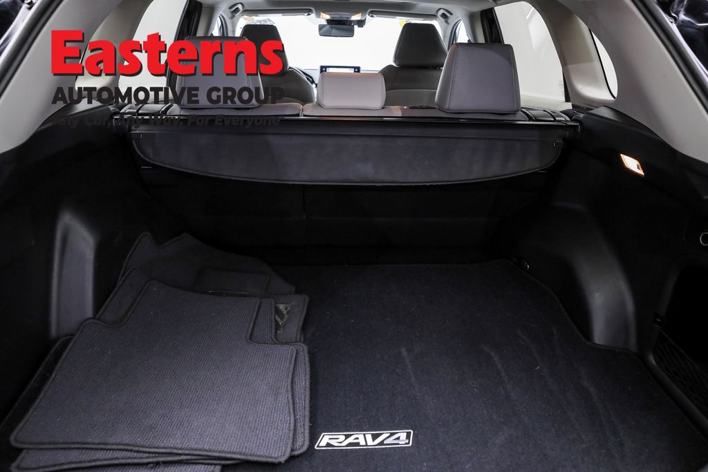 2019 Toyota RAV4 Hybrid Limited Image 42 of 62