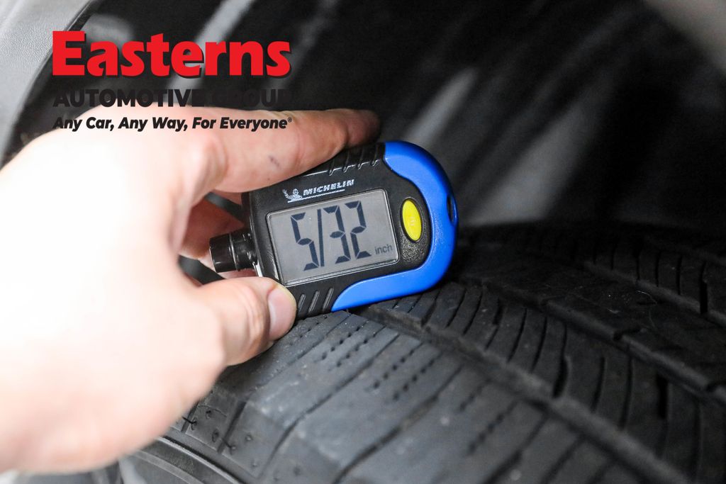 2019 Toyota RAV4 Hybrid Limited Image 52 of 62