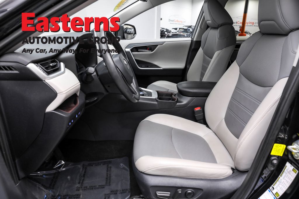 2019 Toyota RAV4 Hybrid Limited Image 43 of 62