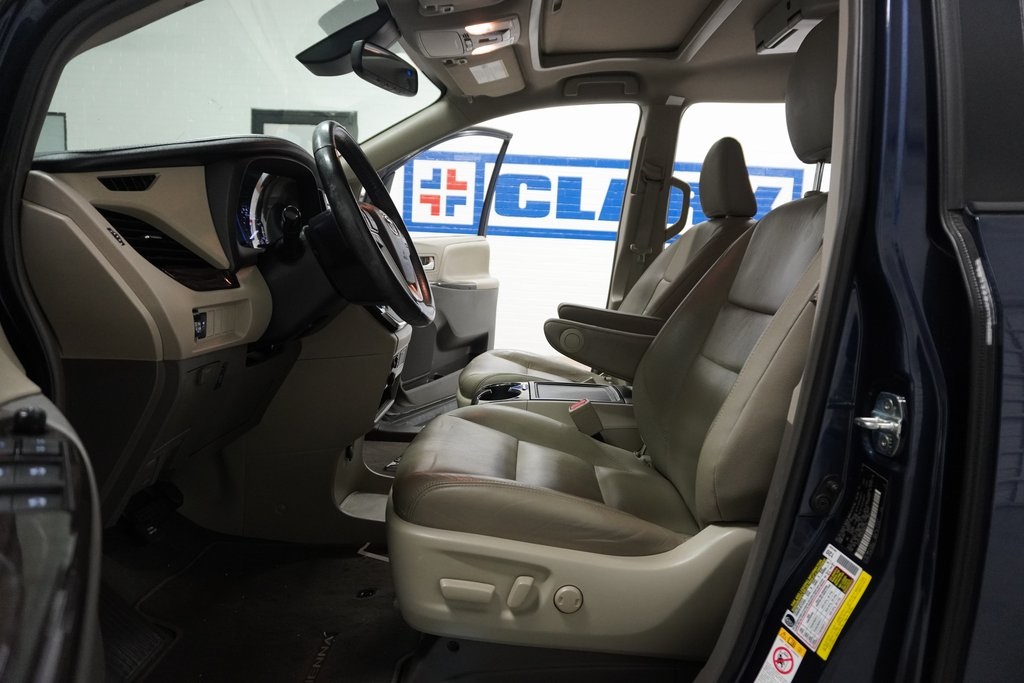 Vehicle image 16 of 37