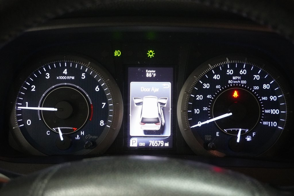 Vehicle image 23 of 37