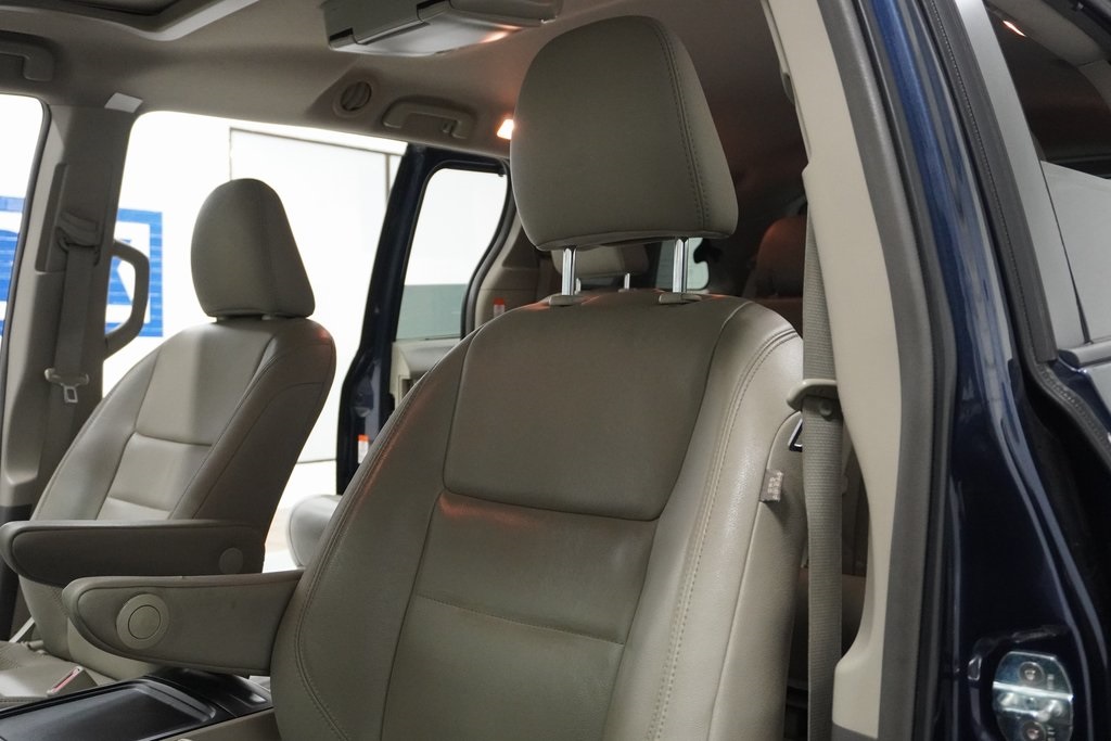 Vehicle image 17 of 37