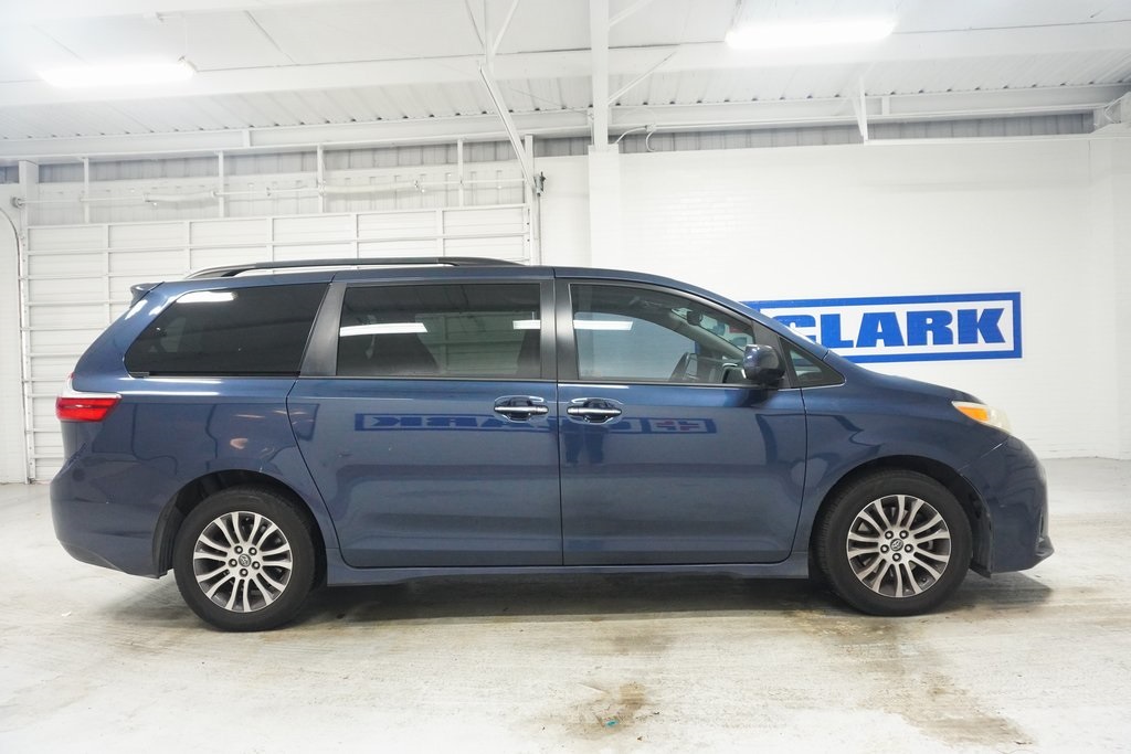 Vehicle image 4 of 37
