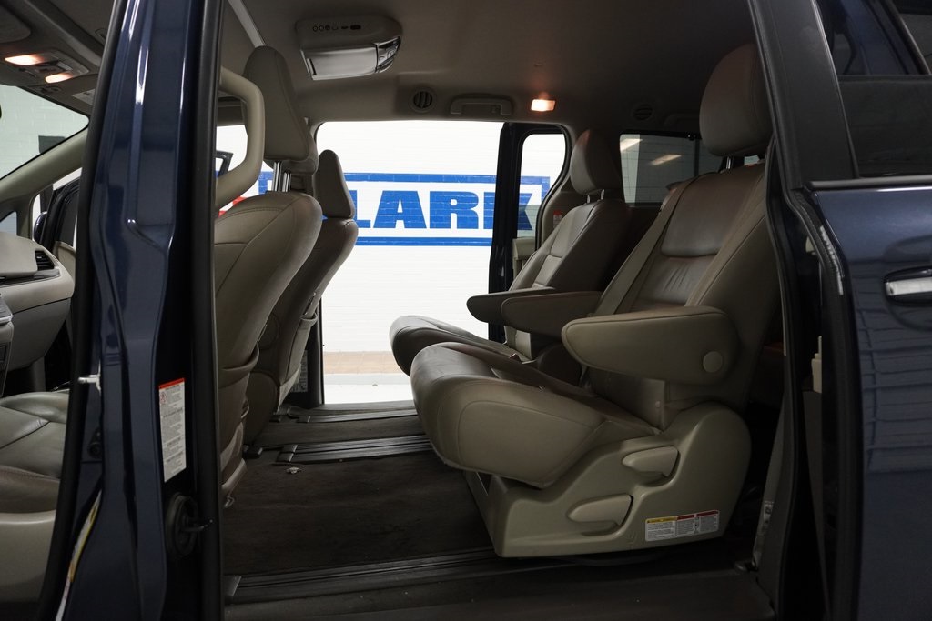 Vehicle image 31 of 37