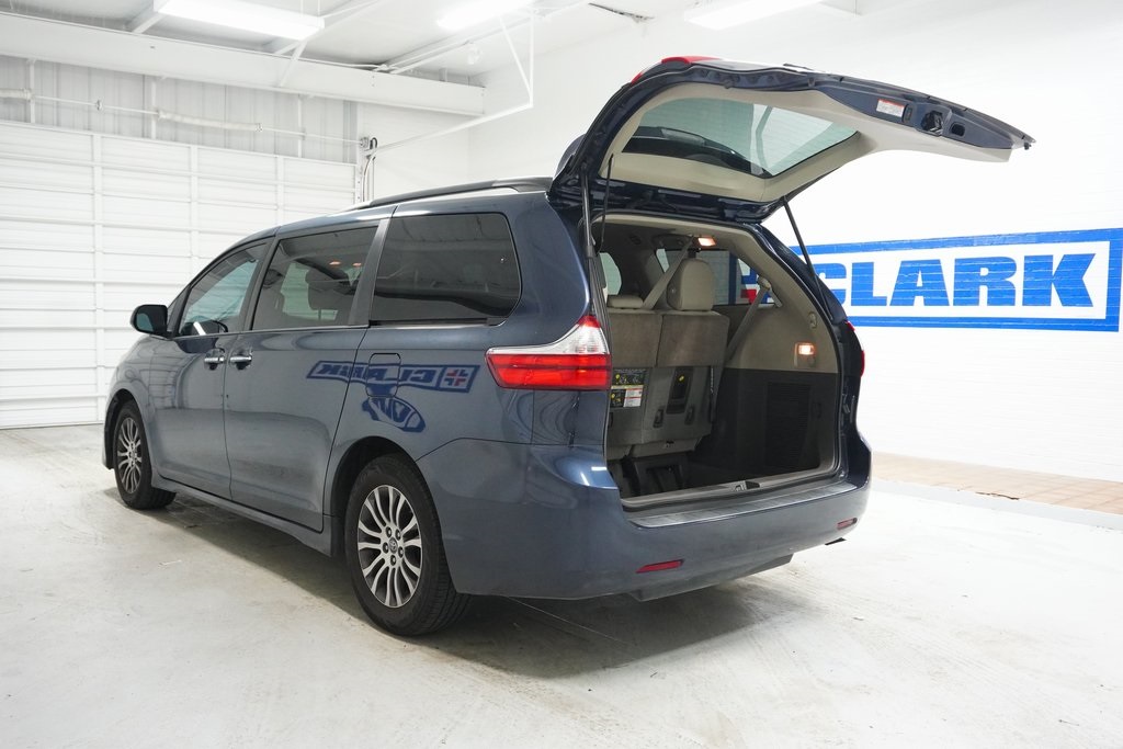 Vehicle image 7 of 37