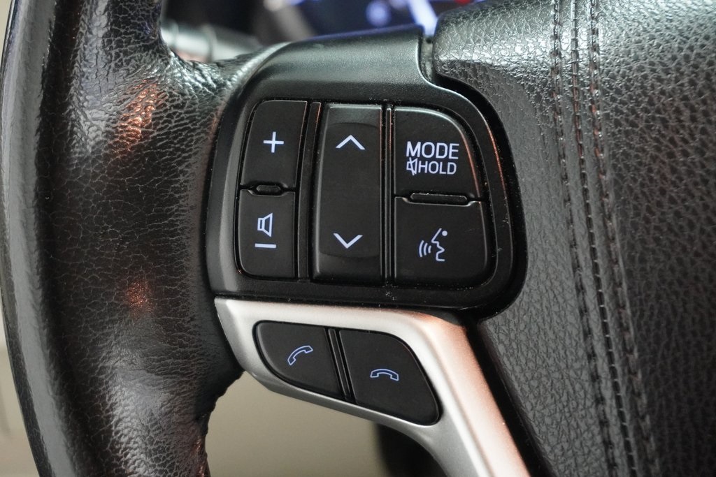 Vehicle image 21 of 37