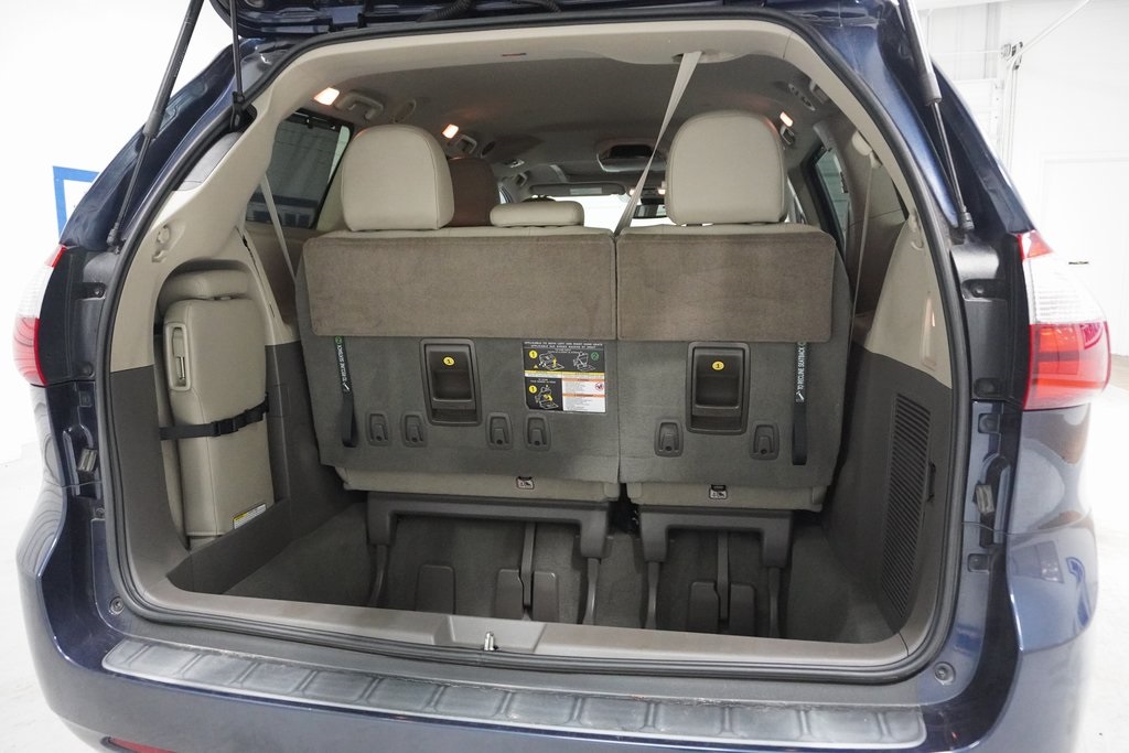 Vehicle image 11 of 37