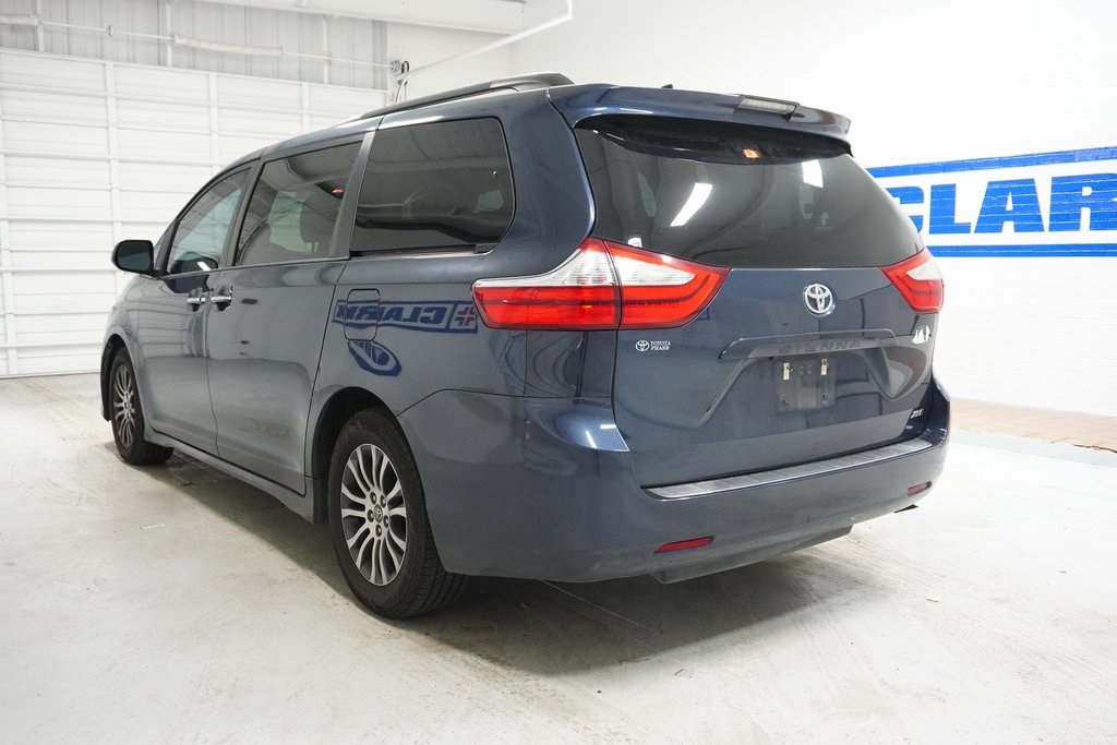 Vehicle image 8 of 37
