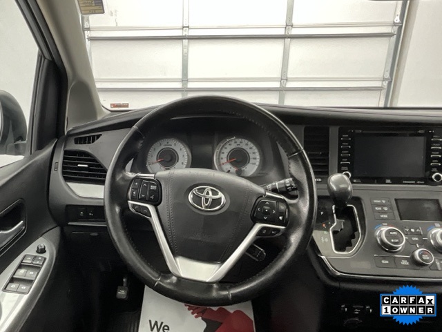 Vehicle image 13 of 33
