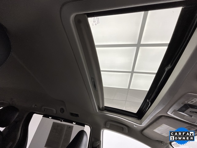 Vehicle image 10 of 33