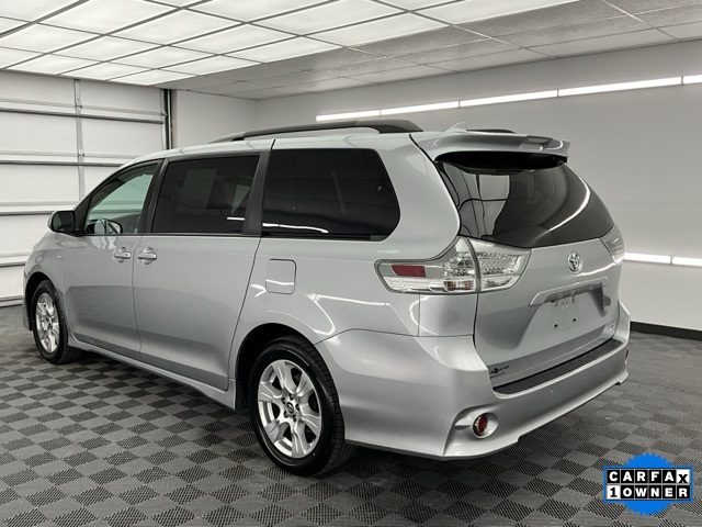 Vehicle image 6 of 33