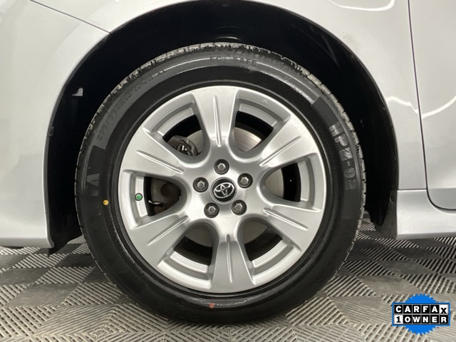 Vehicle image 31 of 33