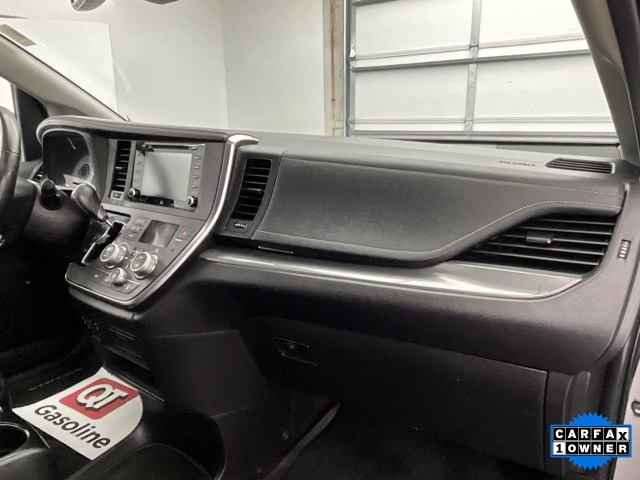 Vehicle image 16 of 33