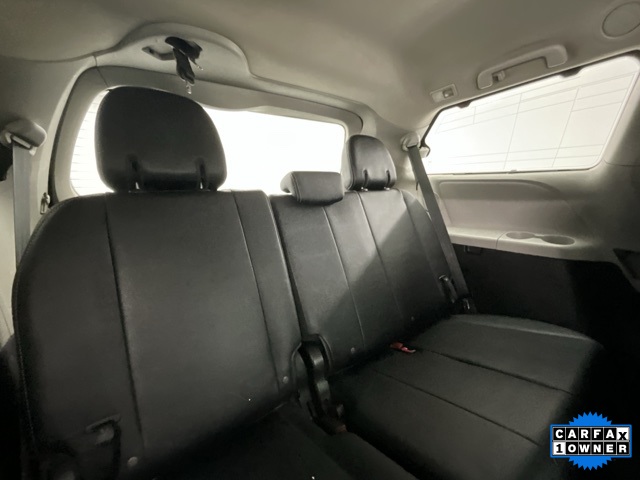 Vehicle image 12 of 33