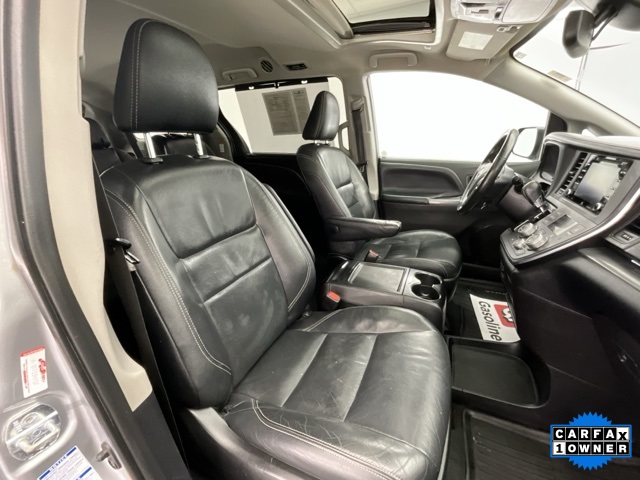 Vehicle image 18 of 33