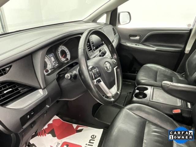 Vehicle image 21 of 33