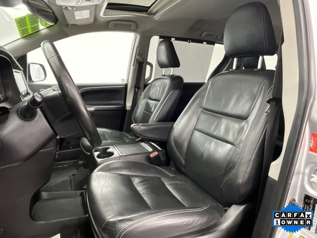 Vehicle image 9 of 33