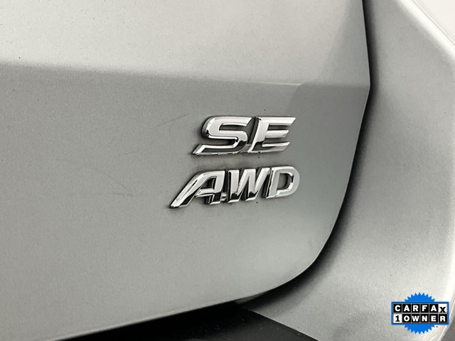 Vehicle image 27 of 33