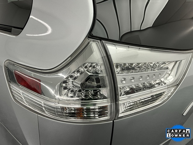 Vehicle image 26 of 33