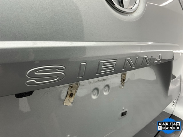 Vehicle image 28 of 33
