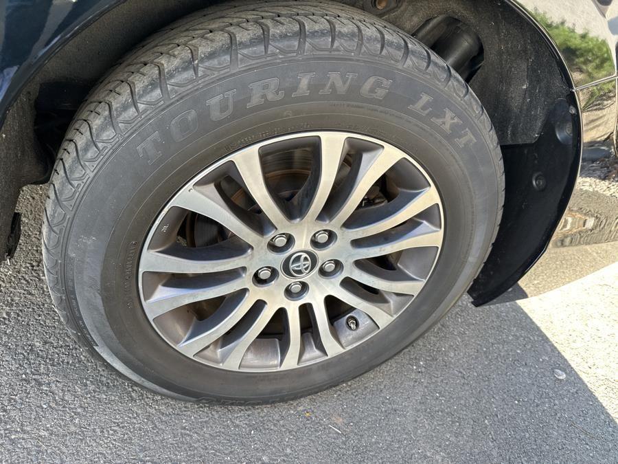 Vehicle image 13 of 35