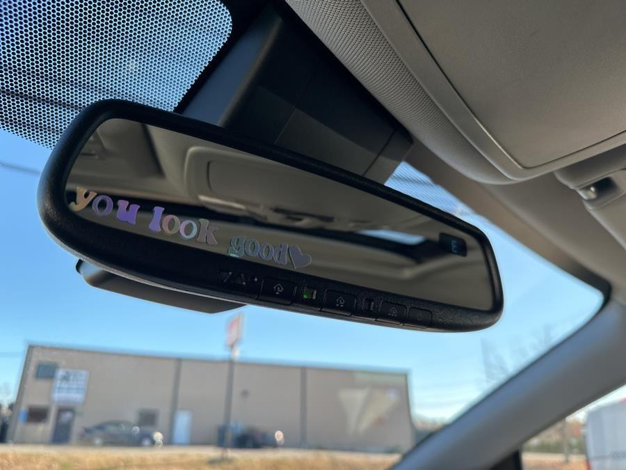 Vehicle image 27 of 35