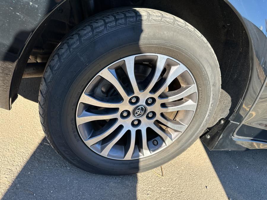 Vehicle image 11 of 35