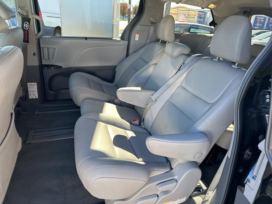 Vehicle image 17 of 35