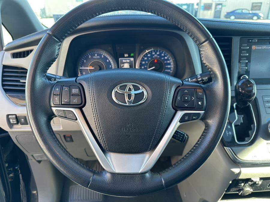 Vehicle image 20 of 35