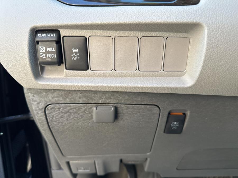Vehicle image 26 of 35