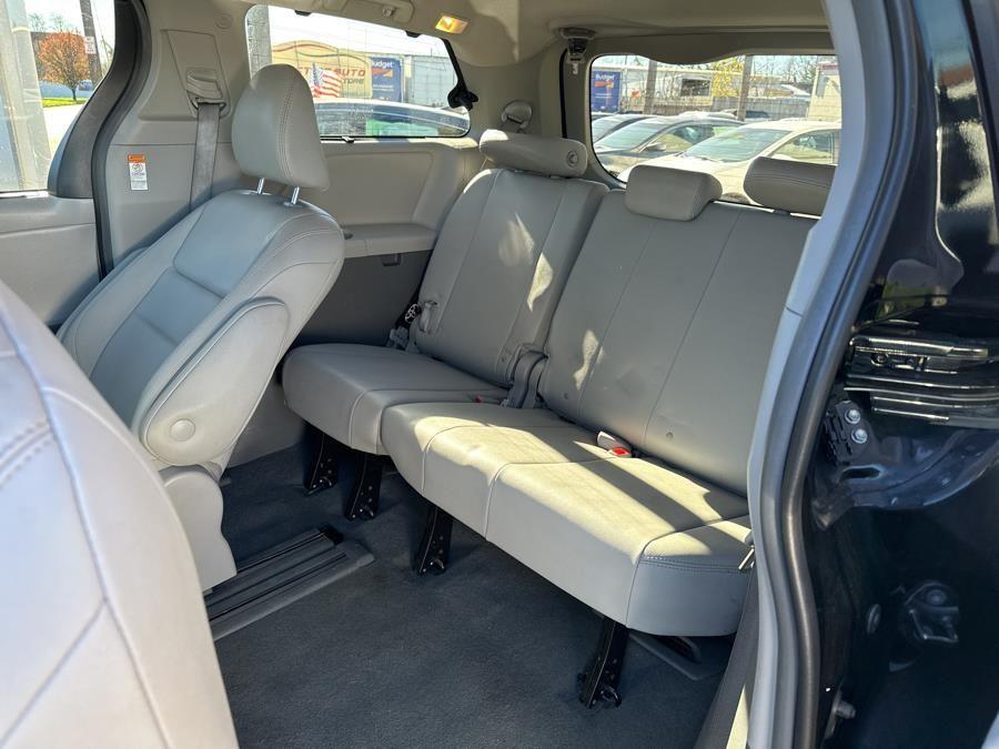 Vehicle image 18 of 35