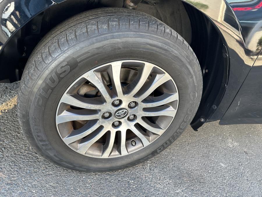Vehicle image 12 of 35