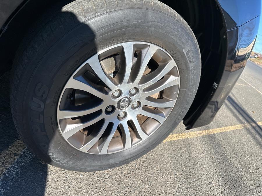 Vehicle image 10 of 35