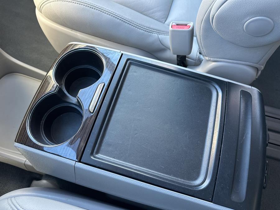 Vehicle image 25 of 35
