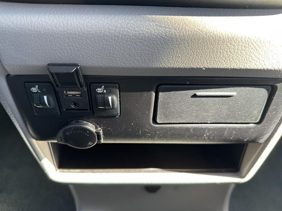 Vehicle image 28 of 35