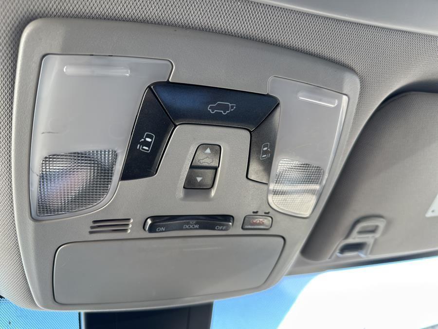 Vehicle image 33 of 35