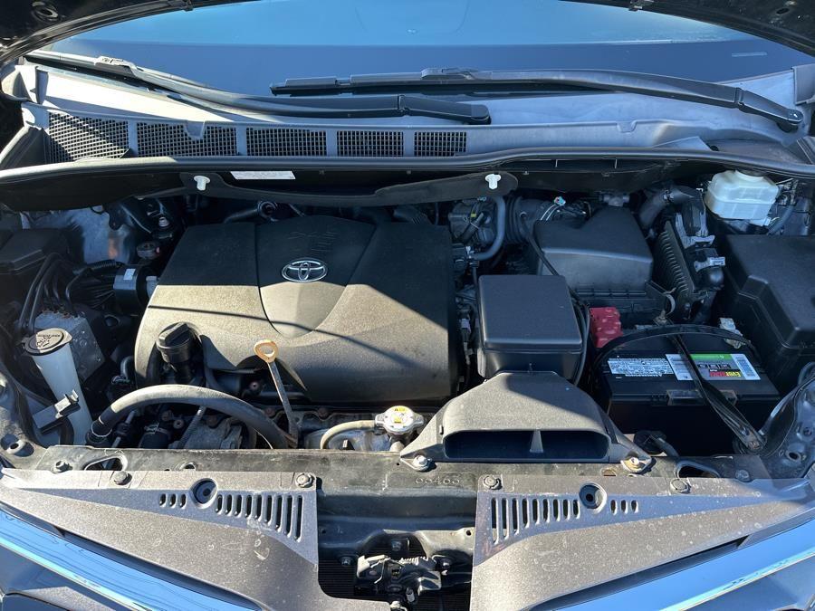 Vehicle image 8 of 35