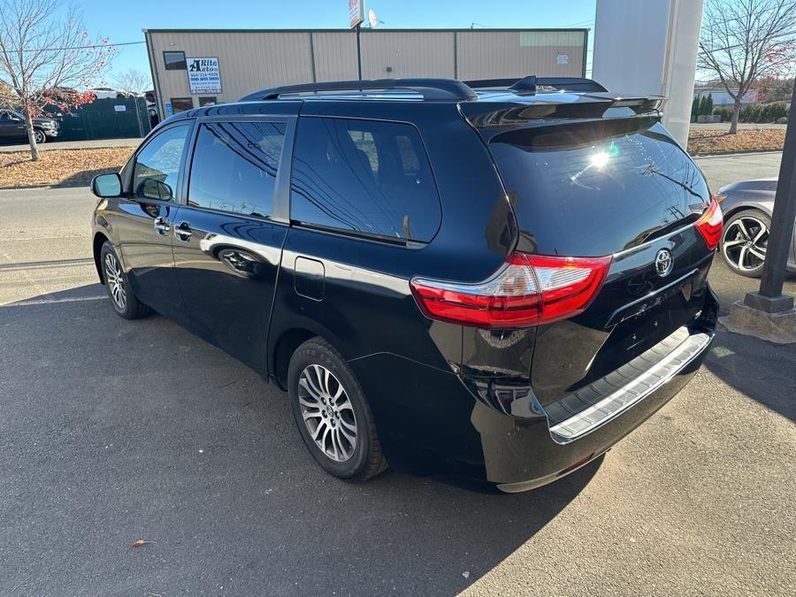 Vehicle image 7 of 35