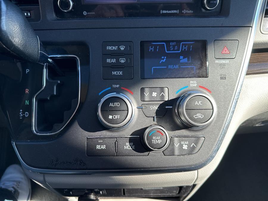 Vehicle image 32 of 35